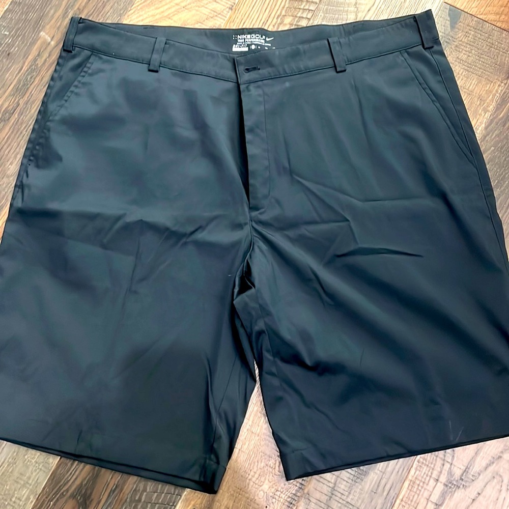 Men’s Nike Dri Fit golf shorts. W40
